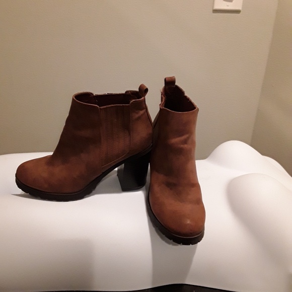 Shoes - Picture 2 of 4